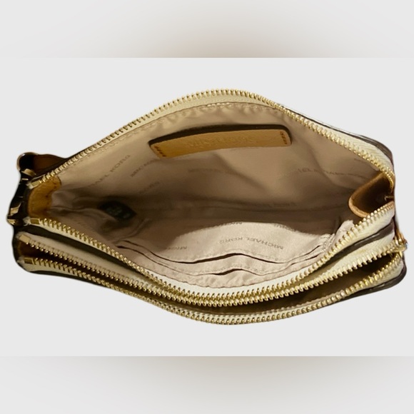 NWT Michael Kors Medium Bedford Double Zip Wristlet w/Pocket in Vanilla & Acorn - Picture 6 of 7